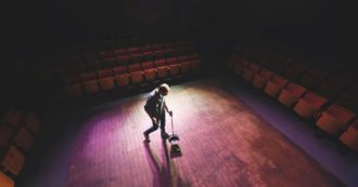 Copertina di “L’arte povera” – Dai custodi dei musei alle maschere, i lavoratori della cultura beffati dalla nuova indennità di discontinuità