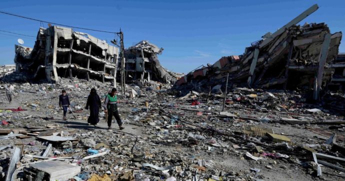 Una bomba ogni 10 minuti. Borrell: “Una carneficina”