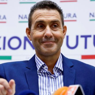 Copertina di Vannacci, il difensore delle tradizioni che rischiano di “smidollarsi”