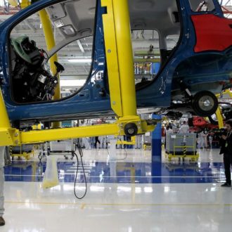 Copertina di Stellantis, gli investimenti veri solo all’estero: ecco la mappa