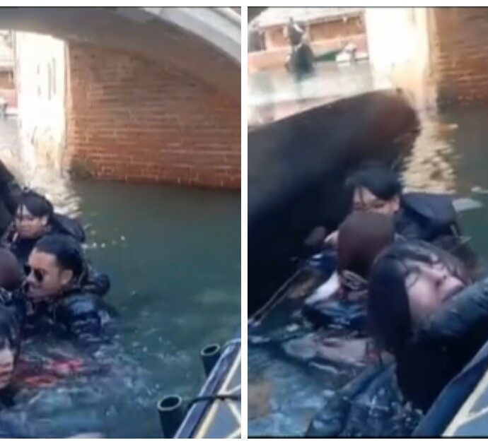 Vogliono scattare una foto ma fanno ribaltare l’imbarcazione: turisti e gondoliere cadono in acqua