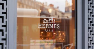 Copertina di Hermès, “il miliardario Nicolas Puech è stato soggiogato dal domestico, erano amanti. Ecco perché gli ha lasciato la sua eredità”