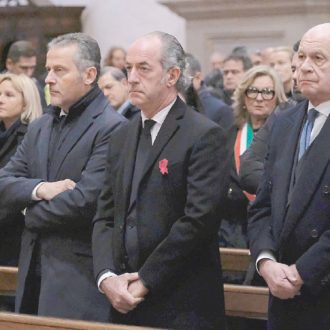 Copertina di Funerali di Giulia Cecchettin, per il governo va Nordio ma mancano le ministre. E Valditara loda il papà