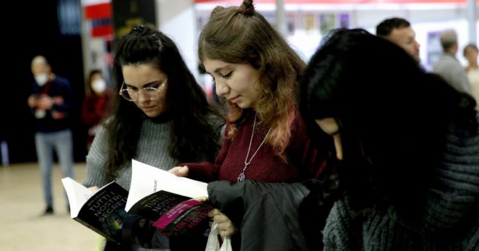 Qui al Sud i ragazzi tornano, salutano e ripartono: sta crescendo la Generazione Disarcionata