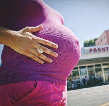 Il lavoro impossibile  per le neo mamme “obbligate” alla resa