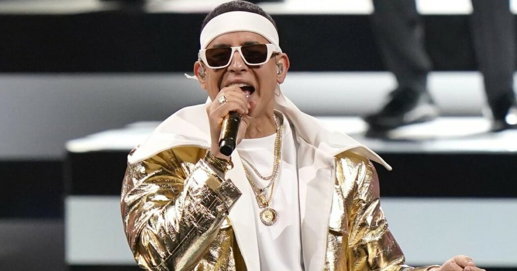 “Mi ritiro dalla musica per seguire Gesù, non mi vergogno di dirlo al mondo intero”: l’annuncio del cantante Daddy Yankee