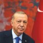 Copertina di L’Europa cambia rotta con la Turchia: asse strategico su difesa e migranti, ma niente pressioni sul regime di Erdogan
