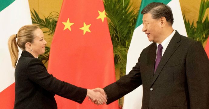 Copertina di L’Italia disdice l’intesa con la Cina sulla Via della Seta