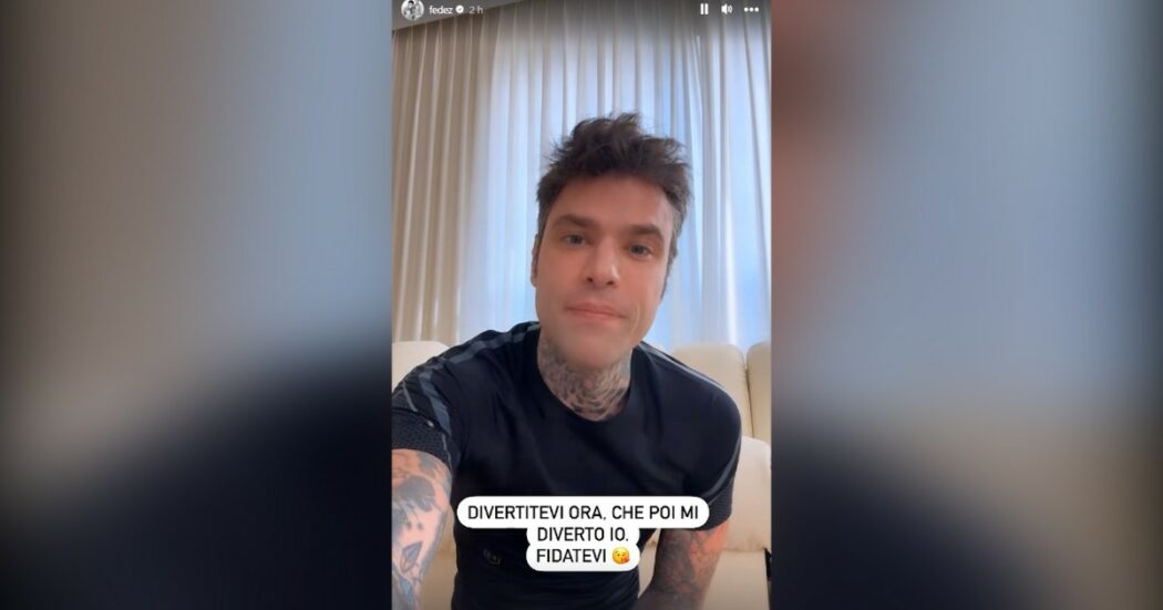 Fedez denuncia gli hater del figlio: “Mi serve per sapere i vostri nomi e cognomi. Vi spacco il c**o, conigli”