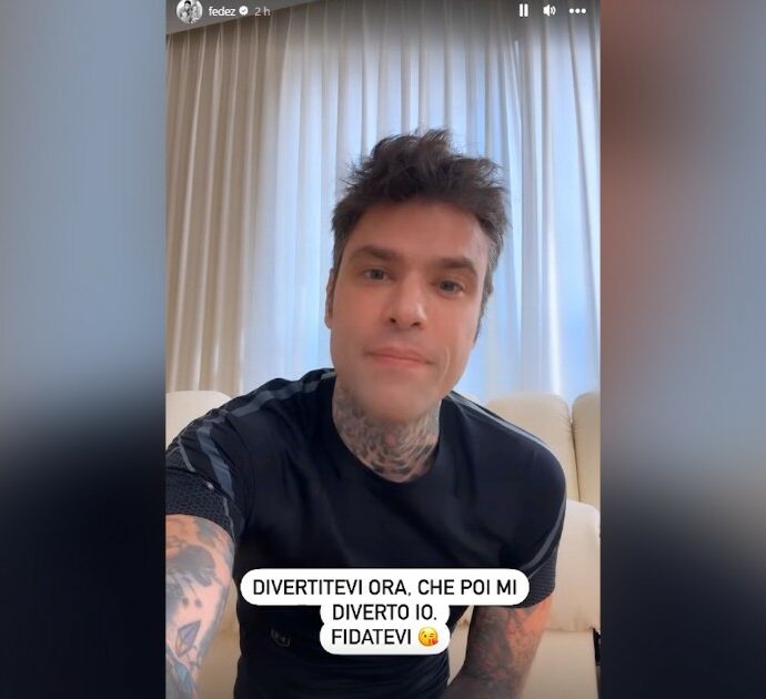 Fedez denuncia gli hater del figlio: “Mi serve per sapere i vostri nomi e cognomi. Vi spacco il c**o, conigli”