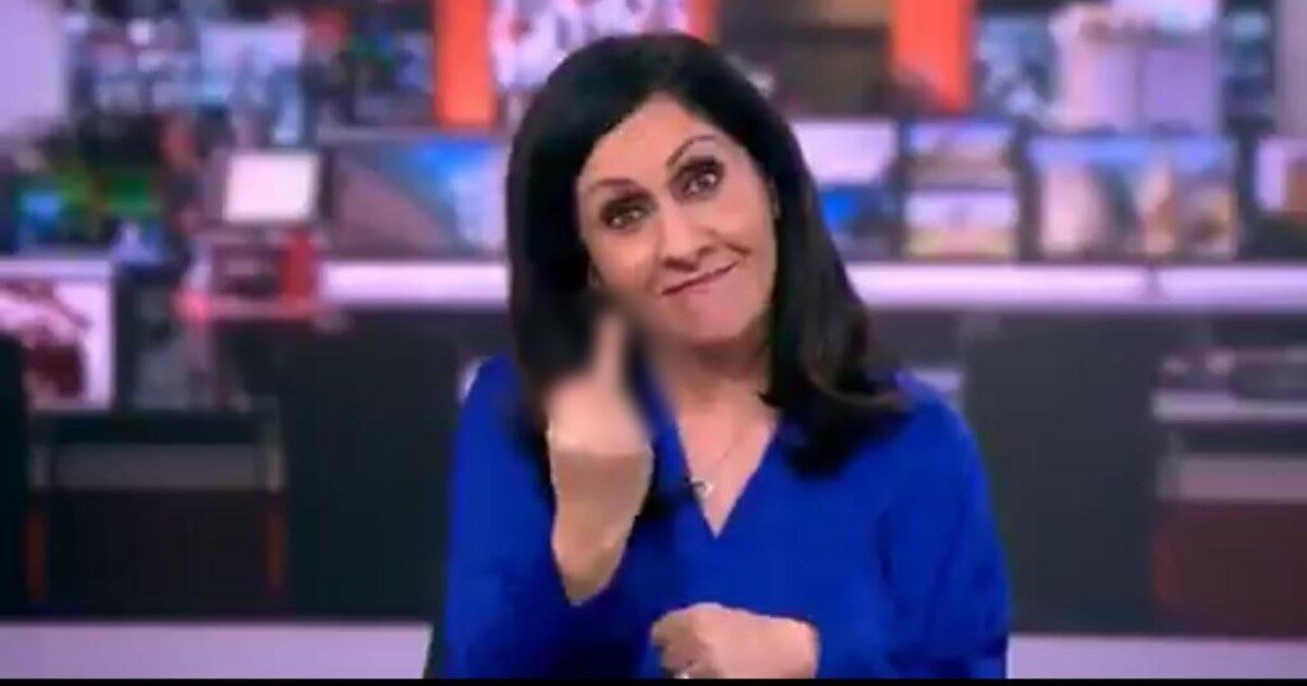 Giornalista della Bbc non sa di essere in diretta e fa il dito medio: la clamorosa gaffe è virale – VIDEO