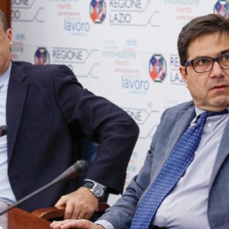 Copertina di Sanità Lazio, 8 direttori Asl di Zingaretti indagati: “Falsificati i resoconti sui bilanci”