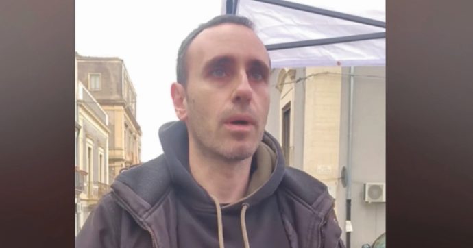 Chiude il consultorio, Zerocalcare in piazza