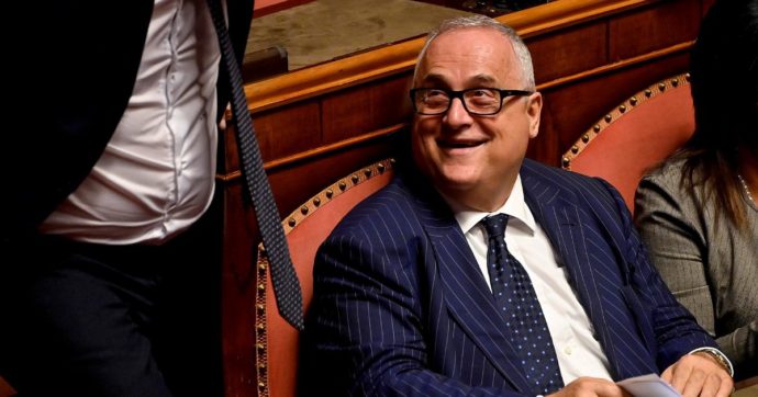 Copertina di Lotito si fa la sua manovra: proroga la rottamazione delle cartelle