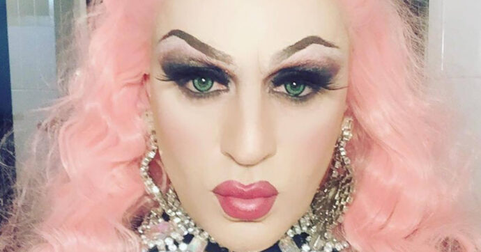 Tekemaya, la denuncia della drag queen: “Alcuni calciatori mi hanno fatto male”