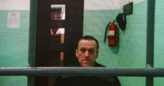 Copertina di Elezioni, la sfida di Navalny (dalla prigione) al “nonno” Putin