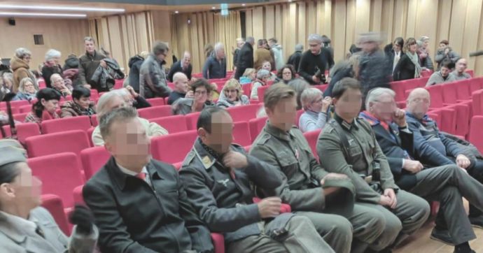 Al cinema in divisa nazista: “ma è un equivoco”