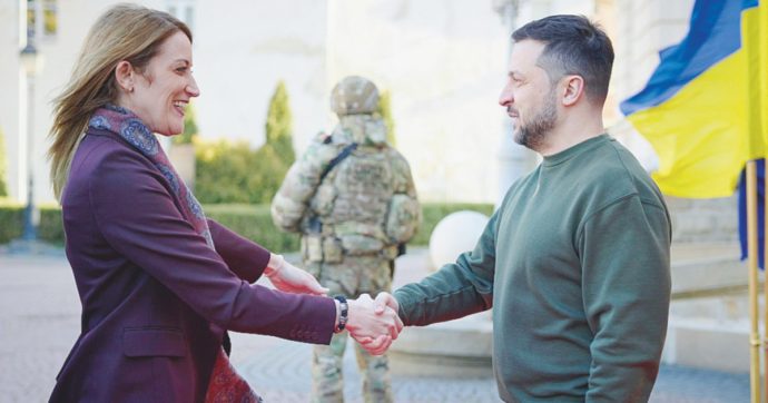 Ue, i socialisti (e il Pd)  pronti a riarmare Kiev