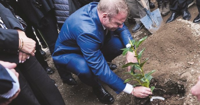 Lollo e Trenitalia: nessuno disse a Salvini della fermata