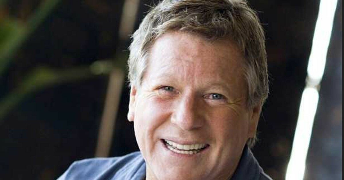 Morto Ryan O’Neal, l’indimenticabile interprete di Barry Lyndon e Love Story aveva 82 anni. Con la sua dolente romantica “legnosità” ha fatto la storia di Hollywood