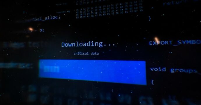 Ucraina, attacco hacker contro la principale società di telecomunicazioni e una delle maggiori banche: “È atto di guerra russo”
