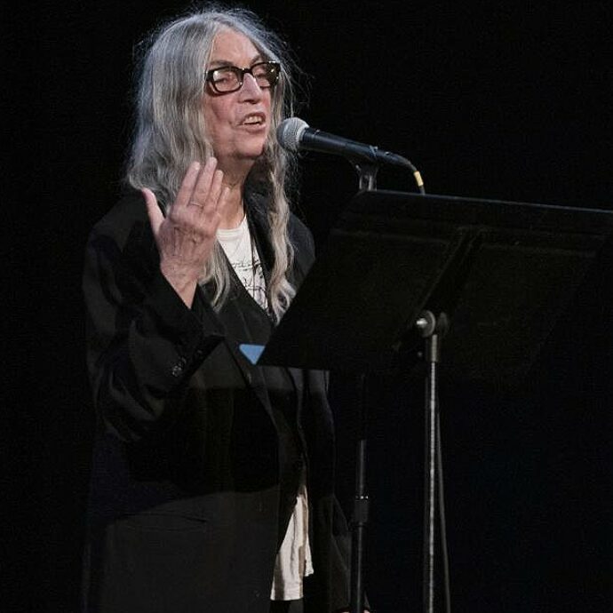 “Trump? Non riesco più a dormire la notte dal dolore, mi sveglio sempre di soprassalto. Mi hanno definita antisemita, ma mio padre biologico è ebreo. Paradossale”: così Patti Smith