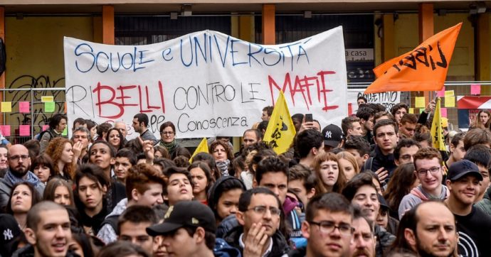 Fontana taglia l’Antimafia: per il 2024 fondi dimezzati