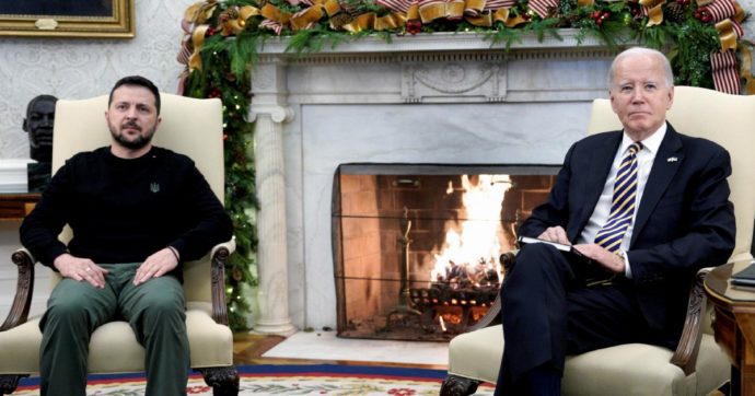 Usa, trumpiani contro i fondi. Biden e Zelensky in ritirata