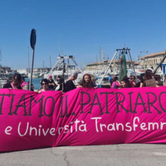 Copertina di Attacco ai consultori e ascolto del battito: la destra smantella la 194