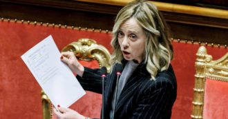 Copertina di Meloni alle Camere: ritirata su Draghi, il veto sul patto e il gatto di Conte