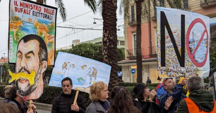 Ponte, i comitati del No in rivolta: “Così è pure furto di Stato”