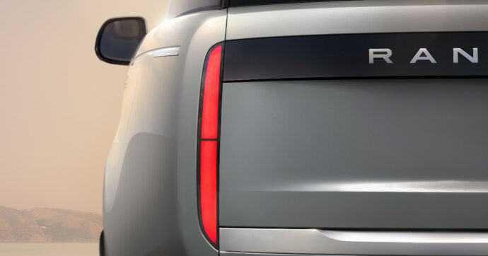 Range Rover Electric, aperti i preordini dello sport utility di lusso 100% elettrico