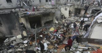 Voci di Gaza – “Al nord le persone vengono lasciate morire e non c’è più copertura mediatica. Tanti i corpi ancora sotto le macerie”