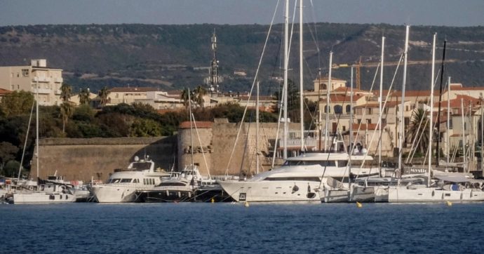 Il modello sardo, l’informazione on demand.  La politica paga e il quotidiano “promuove”