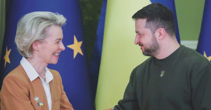 Sì all’iter per Kiev in Europa. Zelensky esulta: “Vittoria”