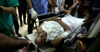 Copertina di Gaza, reporter di Al Jazeera ucciso da un drone israeliano. Ferito il giornalista Dahdouh: la sua famiglia era stata sterminata in un raid