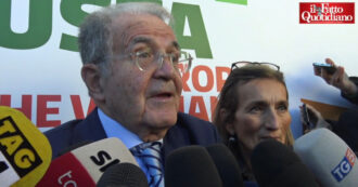 Copertina di Prodi attacca: “Atreju? Non ci sono mai andato. È uno show, il dibattito si fa in Parlamento”