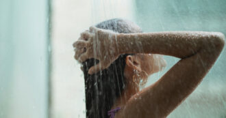 Copertina di “Perché ci laviamo? Perché abbiamo paura che qualcun altro ci dica che stiamo puzzando”. Gli esperti contro le docce quotidiane