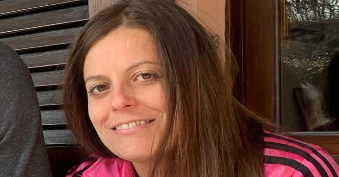 Il padre di Ilaria Salis scrive a Meloni: “Vive in condizioni disumane”. L’anarchica antifascista è detenuta a  Budapest