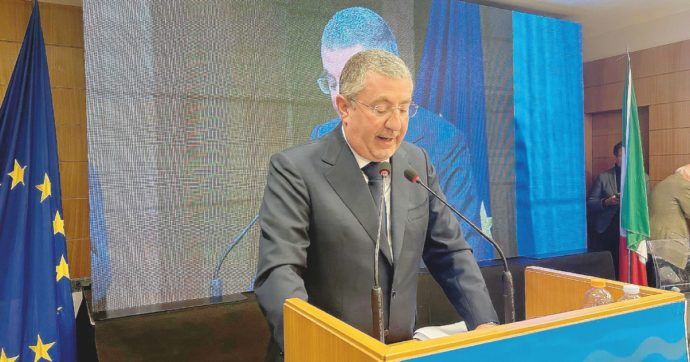 Il re delle coop si candida e il Pd  lo appoggerà (anche senza 5S)