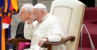 Copertina di Gaffe, conoscenza non ottimale dell’italiano, questione politica: cosa c’è dietro le parole del Papa (e le reazioni fuori e dentro il Vaticano)