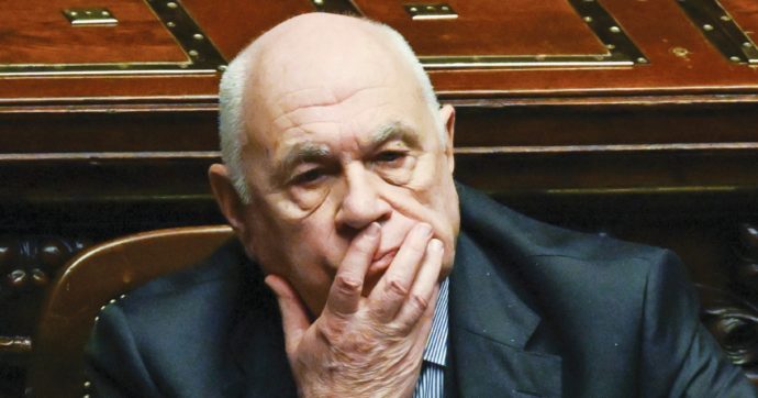 Blitz di destre & Iv per rendere segreti gli ordini di arresto