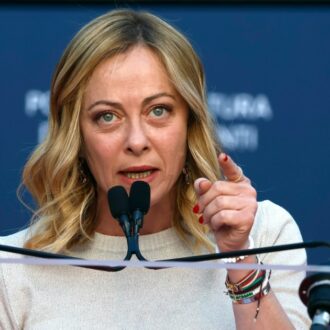 Copertina di Un altro passo verso l’appalto senza controlli: il Fatto di domani 23 dicembre