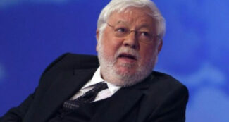 Copertina di “Un giorno mio papà a pranzo disse ‘non voglio essere cremato, e se mi facessi bollire?'”: Paolo Villaggio raccontato dalla figlia Elisabetta