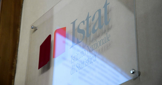 Copertina di Istat: a luglio i prezzi salgono del 2,9% su base annua. L’inflazione rallenta rispetto a giugno, ma meno del previsto