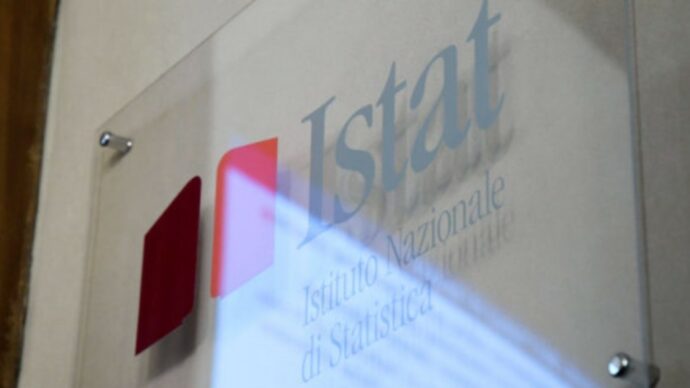 Lavoro: per la prima volta da febbraio 2022, in Italia i contratti a termine crescono più degli indeterminati