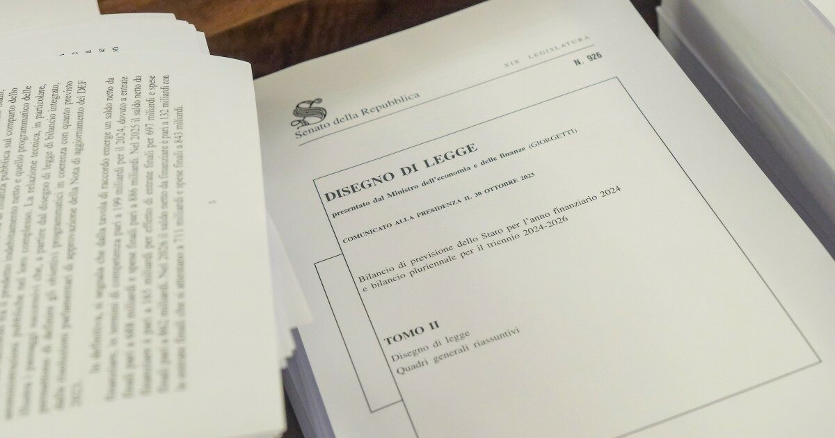 Manovra, nella notte il sì alle modifiche: dalle opposizioni fondi contro violenza sulle donne. No allo smart working per i fragili, niente sul Superbonus