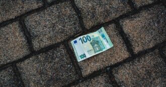 Copertina di Malata e privata di tutto (dal marito): la storia di un’anziana e di sua figlia, vittime di violenza economica