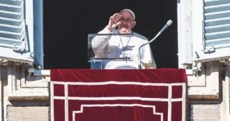 Copertina di Il passo di Francesco: dice sì alle benedizioni delle coppie gay. “Ma non sono matrimoni”