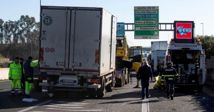 6 morti in poche ore sulle strade. Maxi-tamponamento sul Gra
